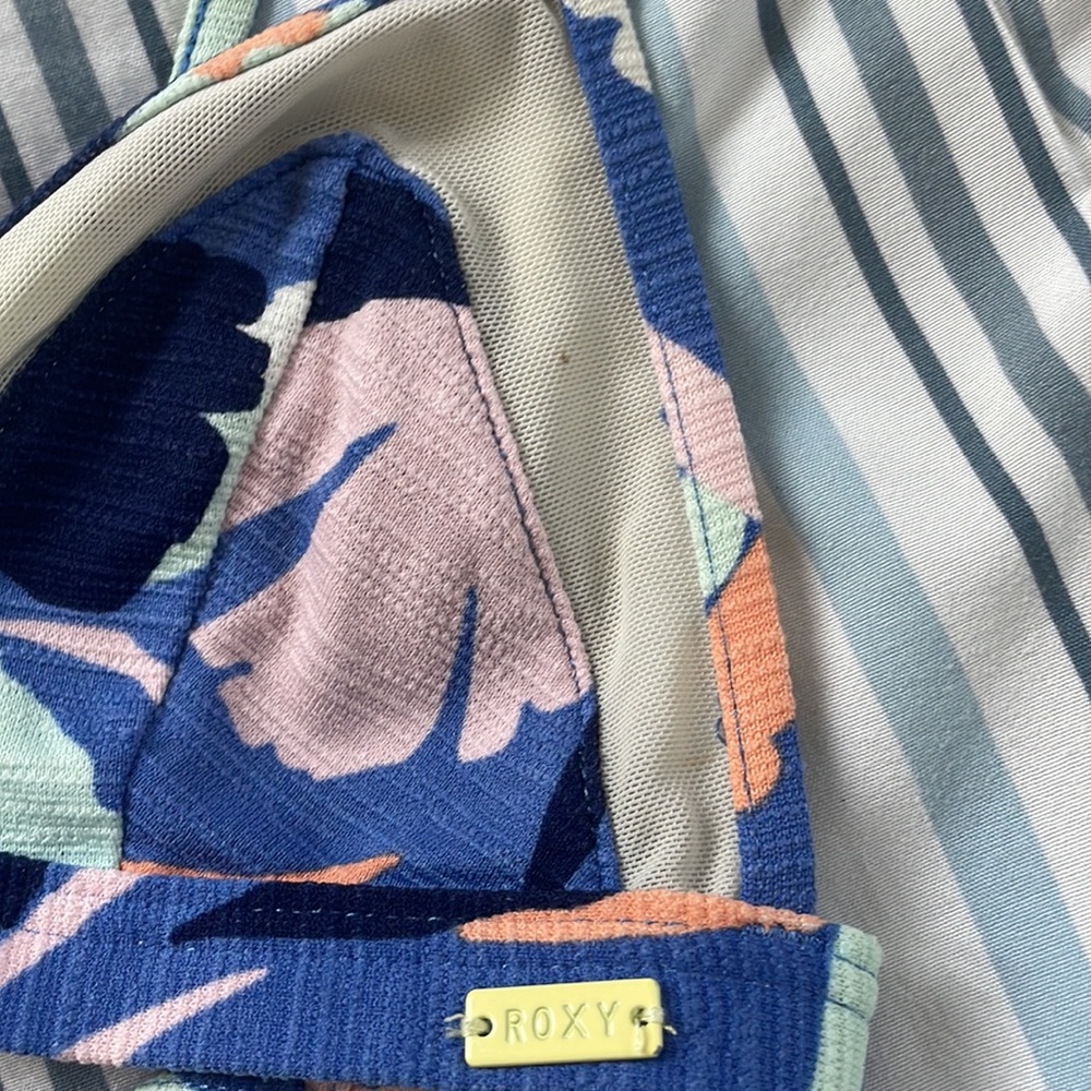 XS Roxy Bikini Top - Picture 3 of 3